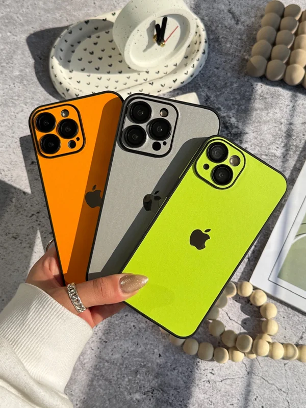 قاب گوشی آیفون رنگی جنس چرم مصنوعی با لوگو فلزی رنگ: طوسی، مدل: iPhone 13promax - Image 3